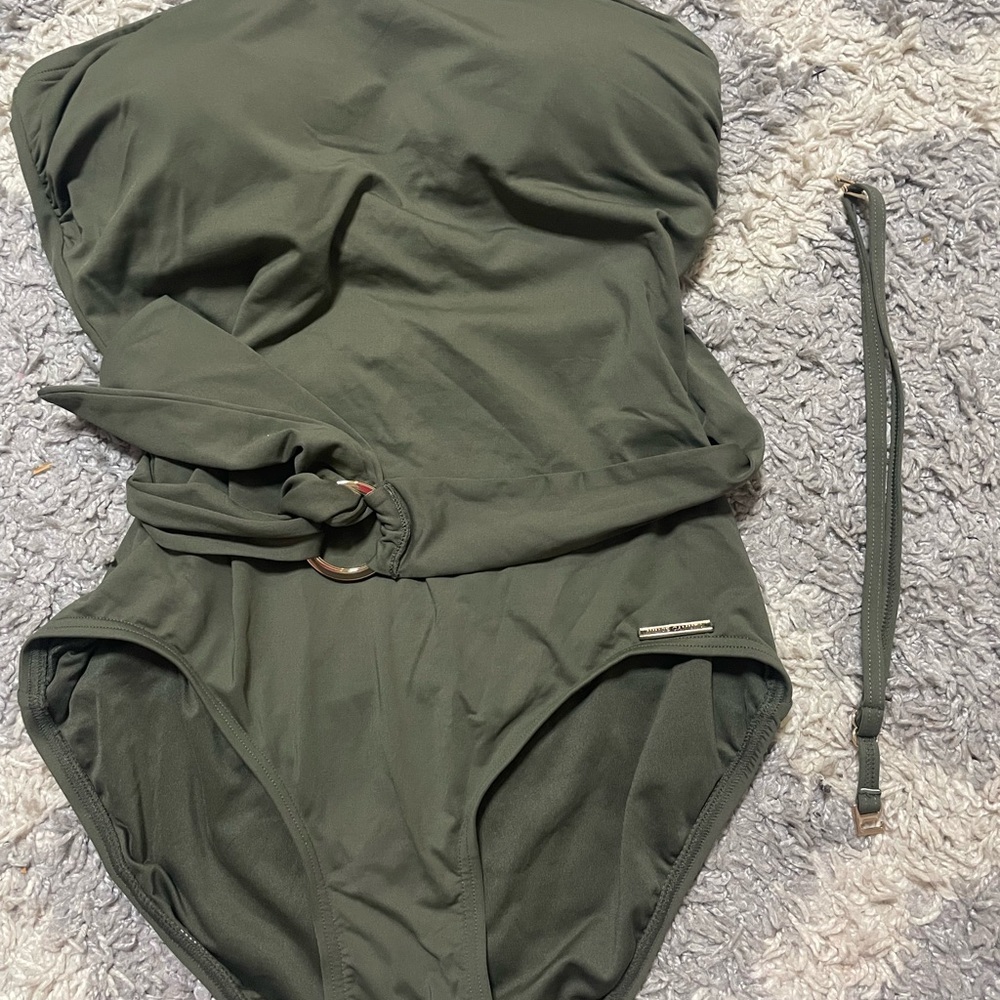 One piece swimsuit adjustable belt and comes with strap